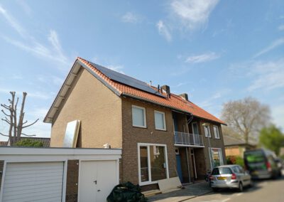 Nieuw dak met zonnepanelen